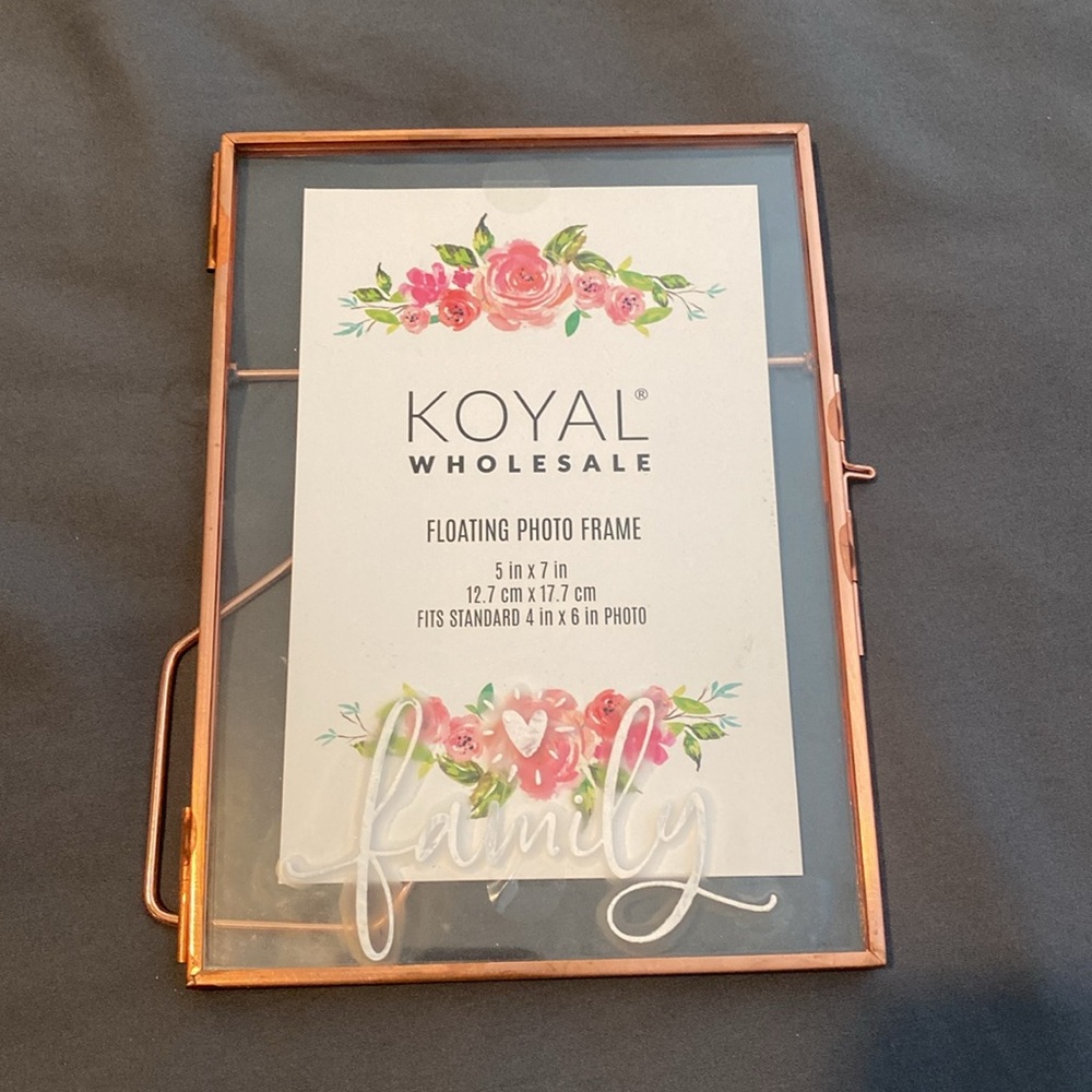 “family” Rose Gold 5x7” Floating Photo Frame